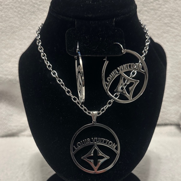 Jewelry - New Fashion Inspired Jewelry Set
(NECKLACE & EARRING)